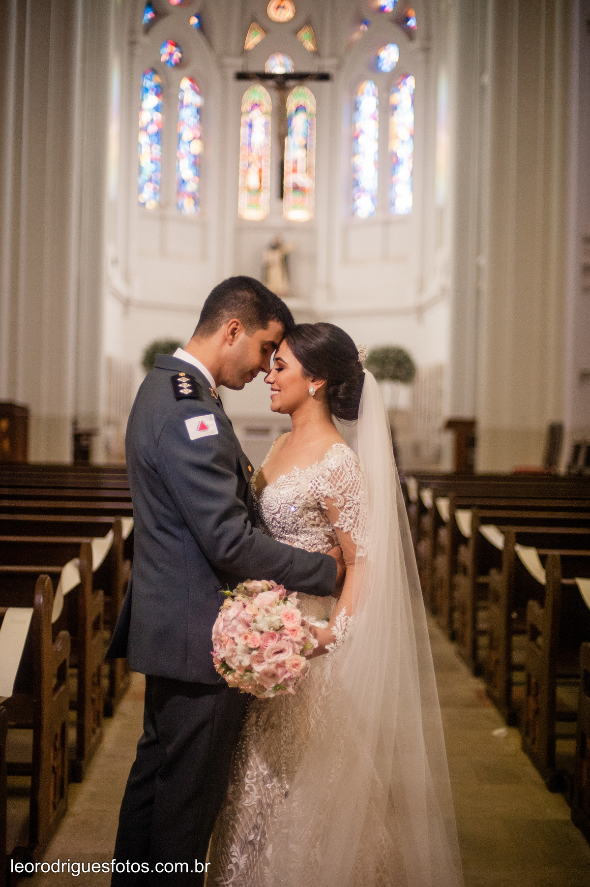 wedding, casamento, making off do noivo,  making off do noiva, casamento de policial em uberaba mg, casamento igreja são domingos uberaba mg, recepção casa do folclore uberaba mg, fotos criativas de casamento