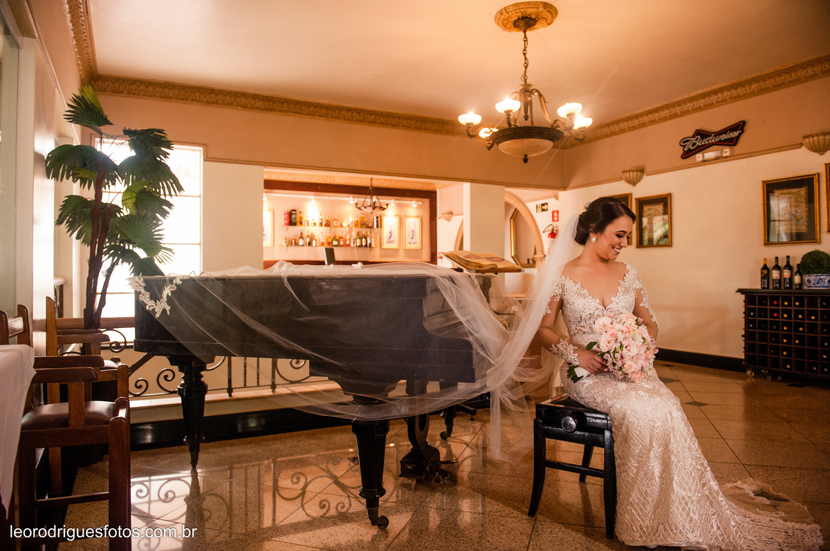 wedding, casamento, making off do noivo,  making off do noiva, casamento de policial em uberaba mg, casamento igreja são domingos uberaba mg, recepção casa do folclore uberaba mg, fotos criativas de casamento