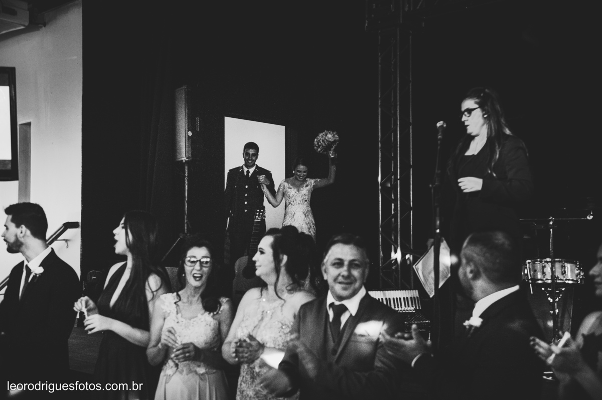 wedding, casamento, making off do noivo,  making off do noiva, casamento de policial em uberaba mg, casamento igreja são domingos uberaba mg, recepção casa do folclore uberaba mg, fotos criativas de casamento