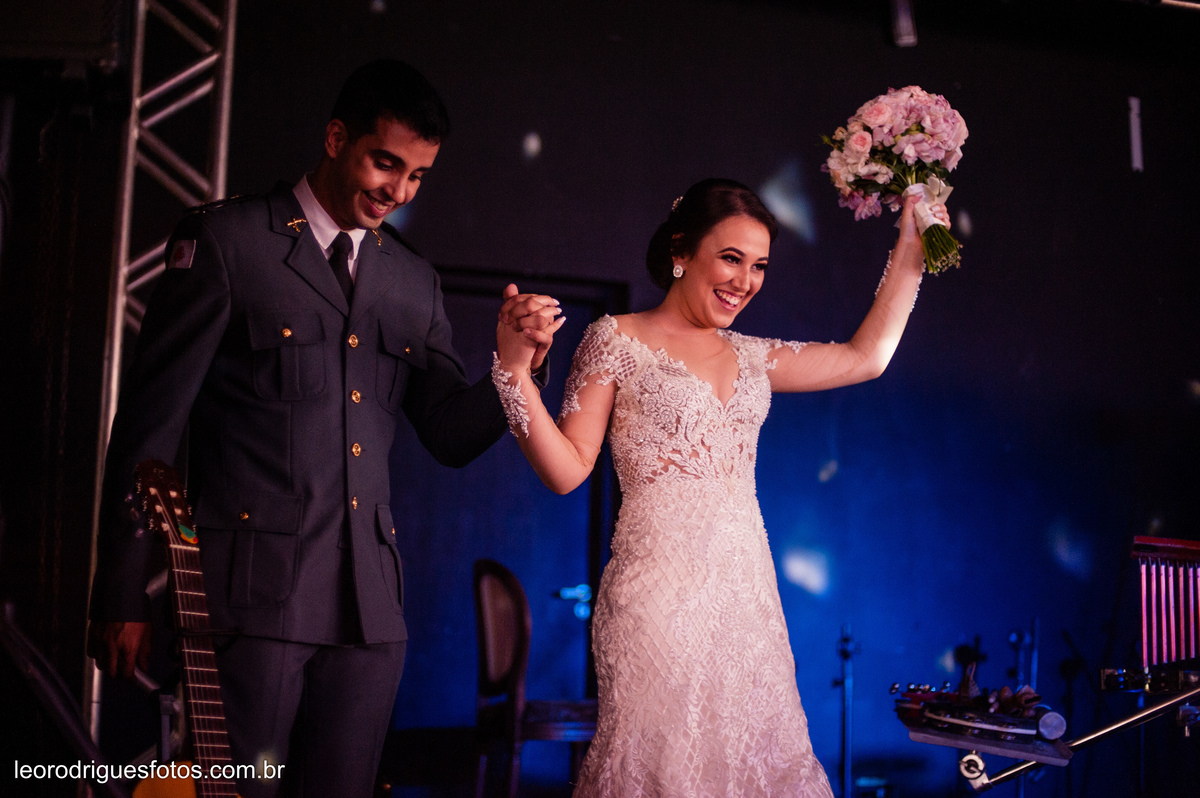 wedding, casamento, making off do noivo,  making off do noiva, casamento de policial em uberaba mg, casamento igreja são domingos uberaba mg, recepção casa do folclore uberaba mg, fotos criativas de casamento