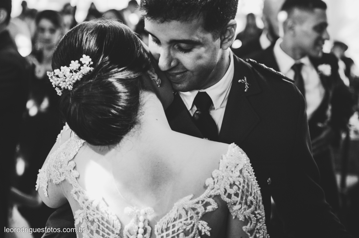 wedding, casamento, making off do noivo,  making off do noiva, casamento de policial em uberaba mg, casamento igreja são domingos uberaba mg, recepção casa do folclore uberaba mg, fotos criativas de casamento