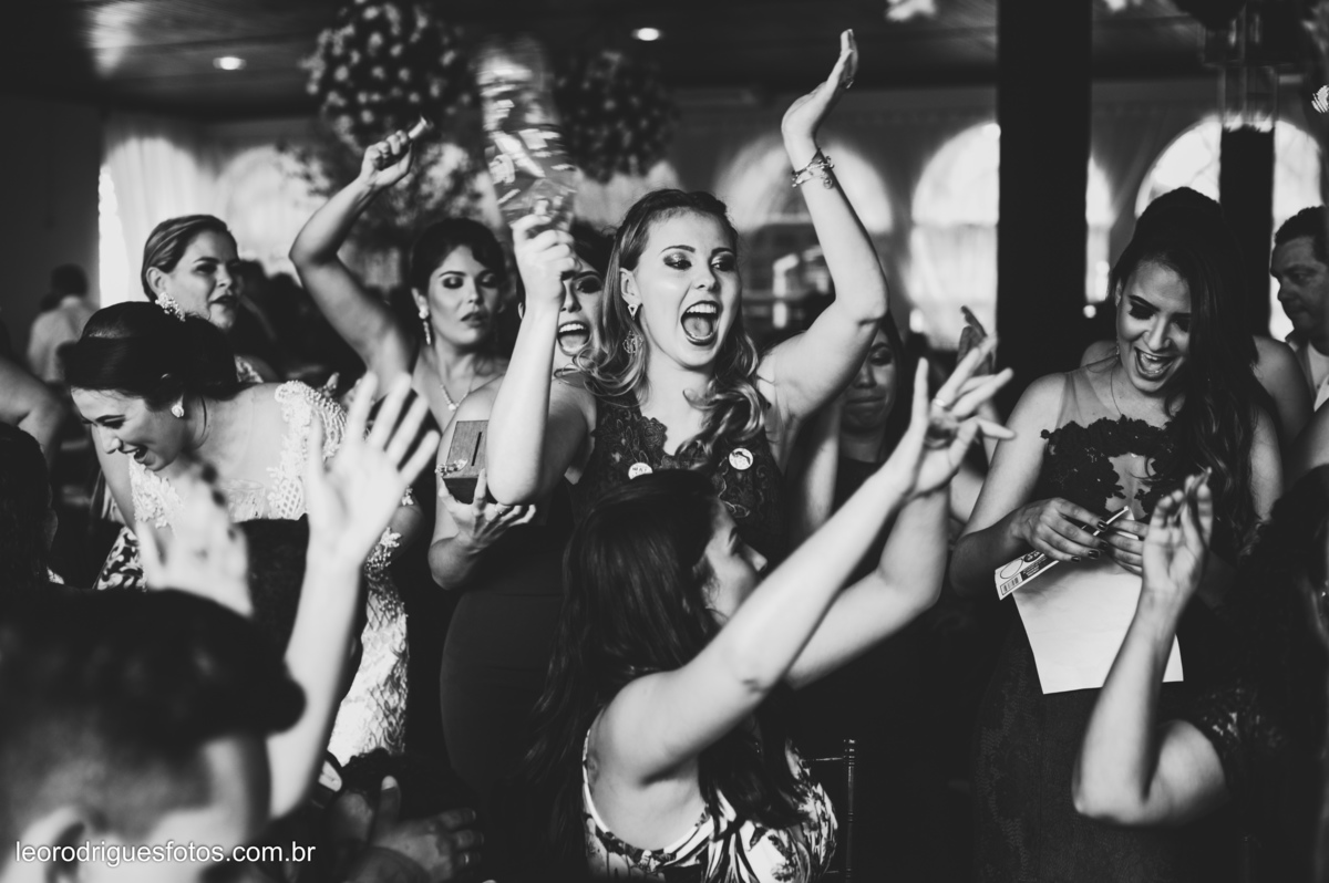 wedding, casamento, making off do noivo,  making off do noiva, casamento de policial em uberaba mg, casamento igreja são domingos uberaba mg, recepção casa do folclore uberaba mg, fotos criativas de casamento