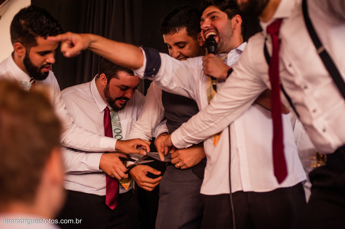 wedding, casamento, making off do noivo,  making off do noiva, casamento de policial em uberaba mg, casamento igreja são domingos uberaba mg, recepção casa do folclore uberaba mg, fotos criativas de casamento