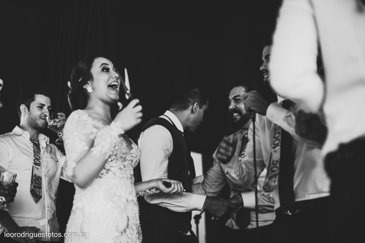 wedding, casamento, making off do noivo,  making off do noiva, casamento de policial em uberaba mg, casamento igreja são domingos uberaba mg, recepção casa do folclore uberaba mg, fotos criativas de casamento