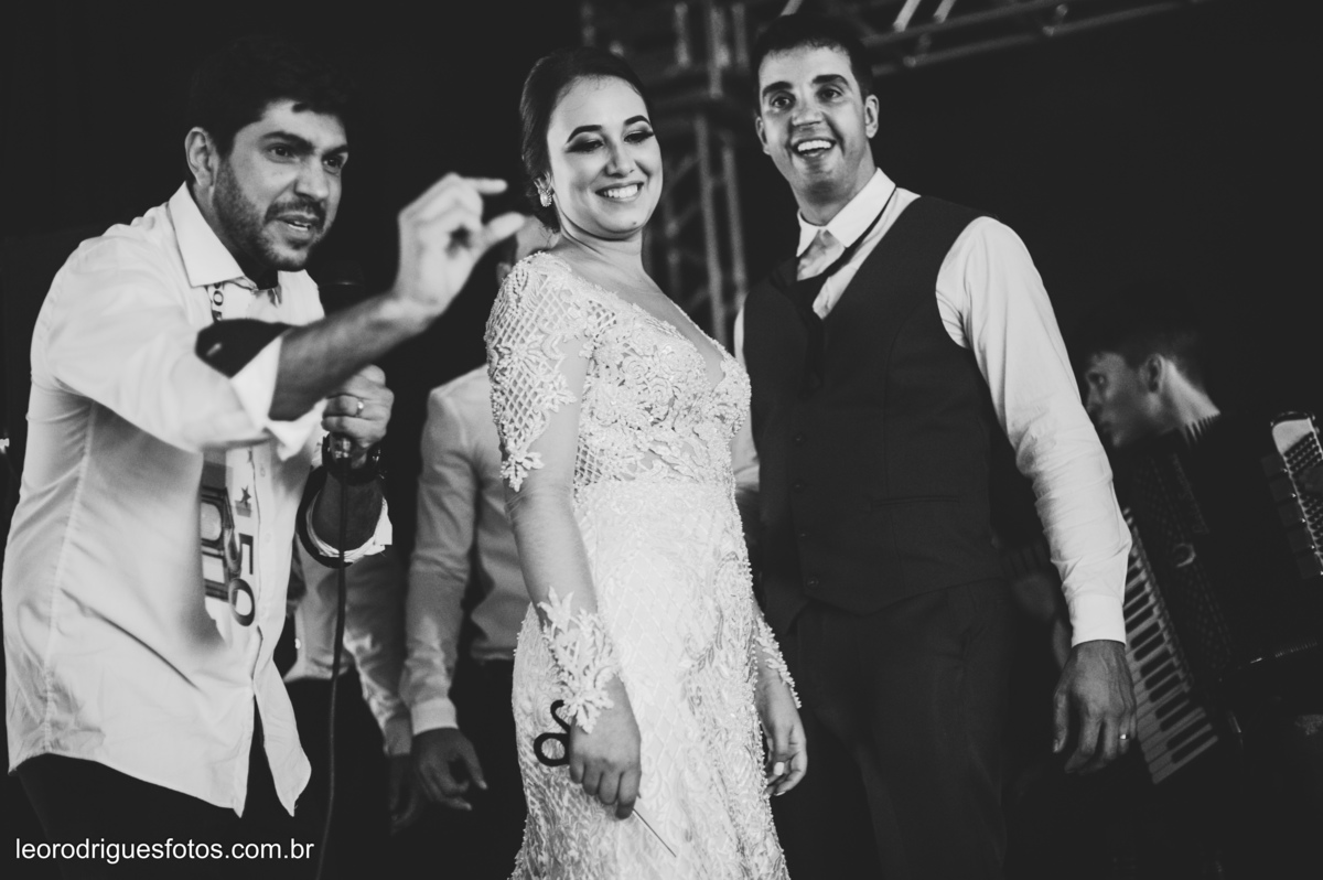 wedding, casamento, making off do noivo,  making off do noiva, casamento de policial em uberaba mg, casamento igreja são domingos uberaba mg, recepção casa do folclore uberaba mg, fotos criativas de casamento