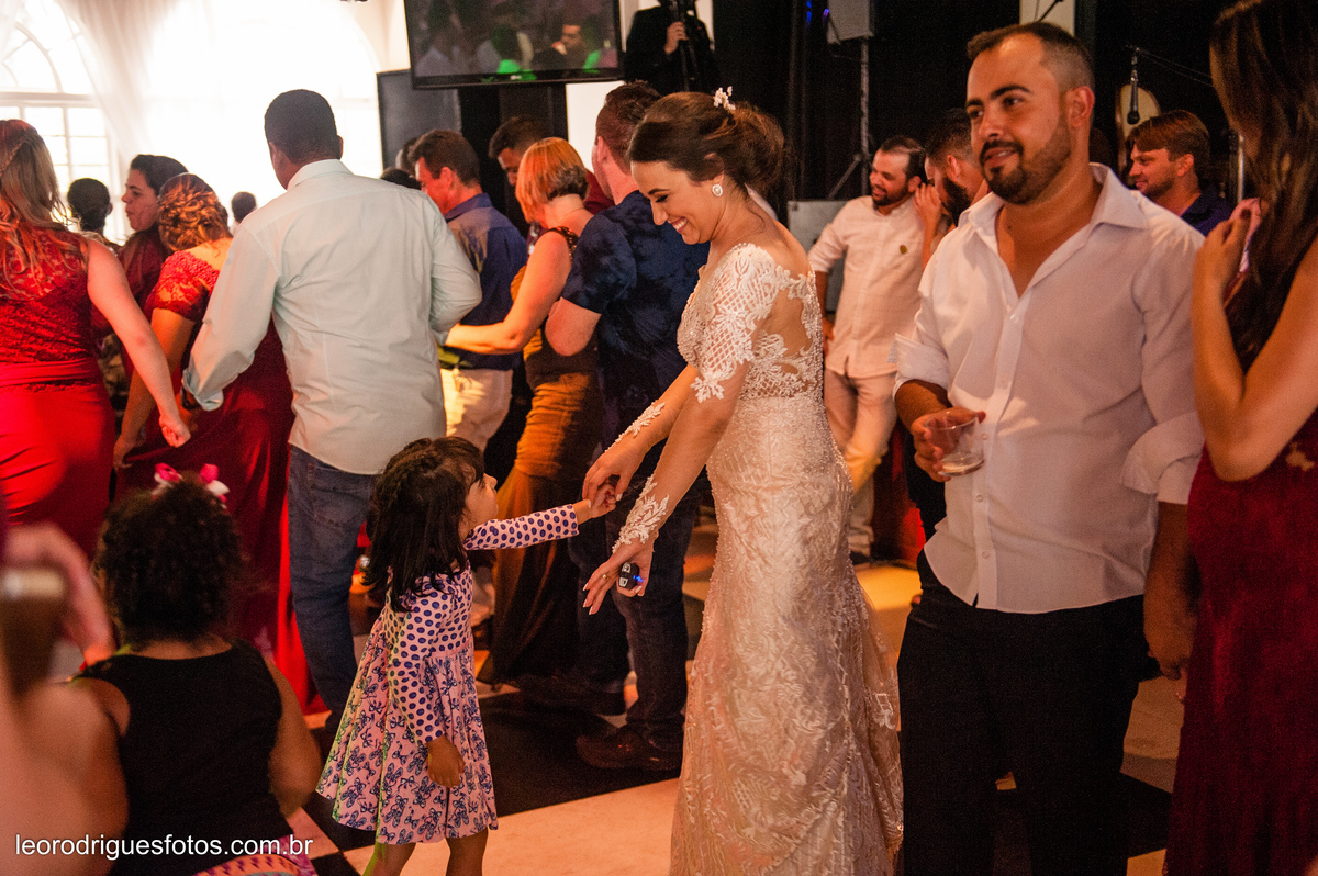 wedding, casamento, making off do noivo,  making off do noiva, casamento de policial em uberaba mg, casamento igreja são domingos uberaba mg, recepção casa do folclore uberaba mg, fotos criativas de casamento