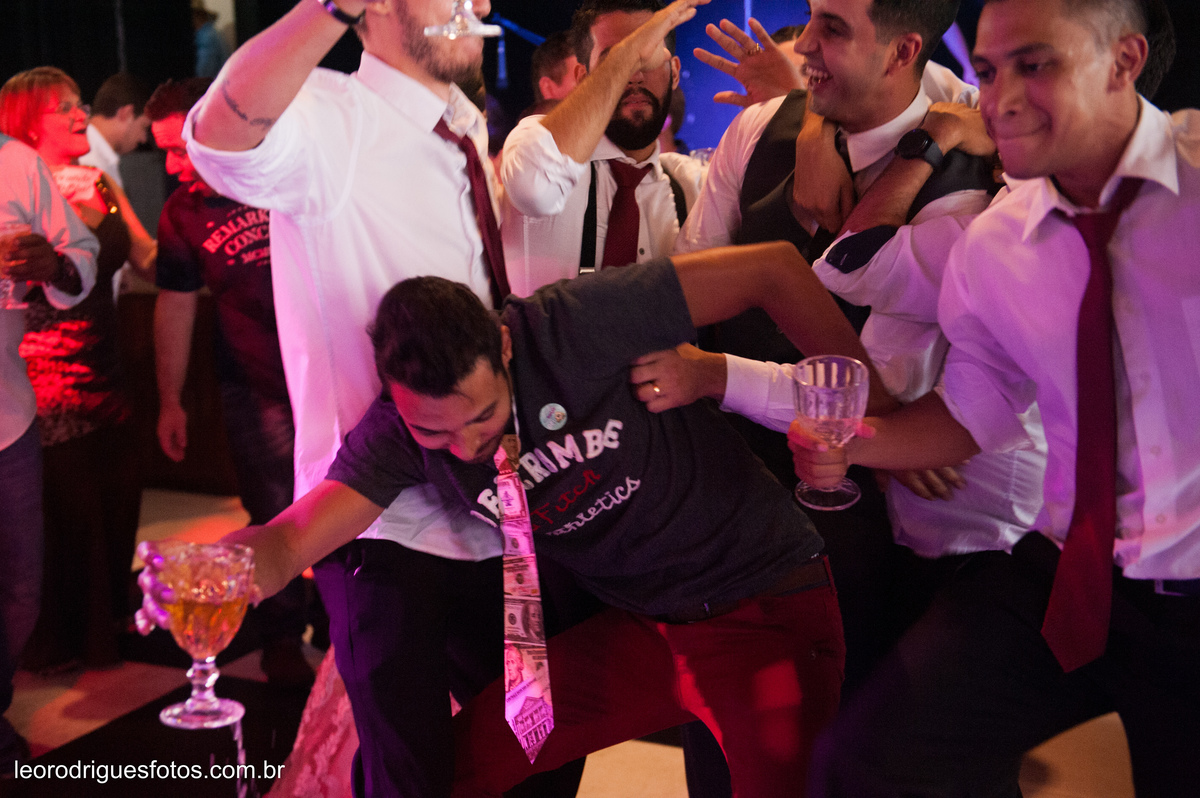 wedding, casamento, making off do noivo,  making off do noiva, casamento de policial em uberaba mg, casamento igreja são domingos uberaba mg, recepção casa do folclore uberaba mg, fotos criativas de casamento