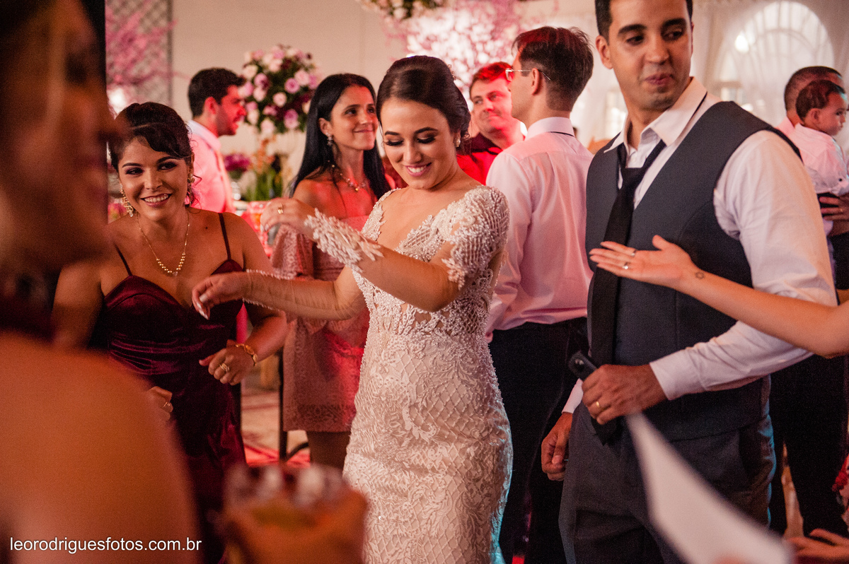 wedding, casamento, making off do noivo,  making off do noiva, casamento de policial em uberaba mg, casamento igreja são domingos uberaba mg, recepção casa do folclore uberaba mg, fotos criativas de casamento