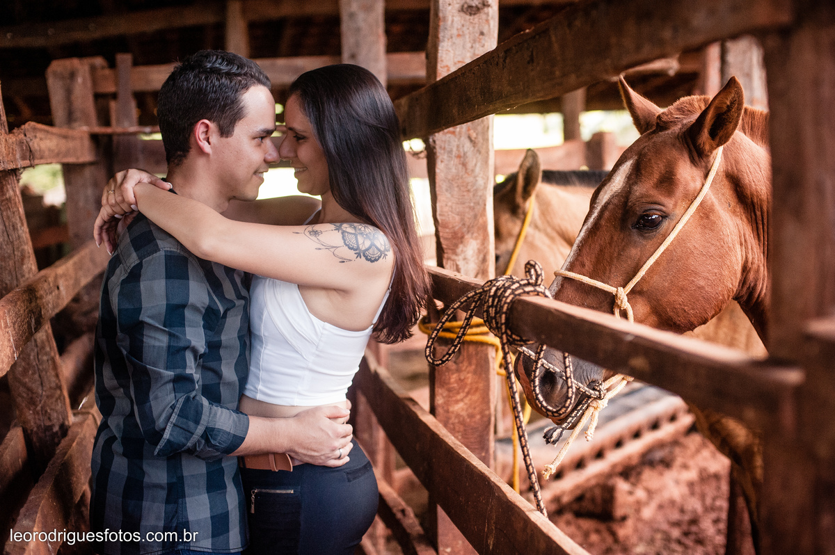 pré wedding, pré casamento, foto de casal, fotos em matutina mg, matutina mg, pré wedding em matutina mg, fotos criativas de casal, 