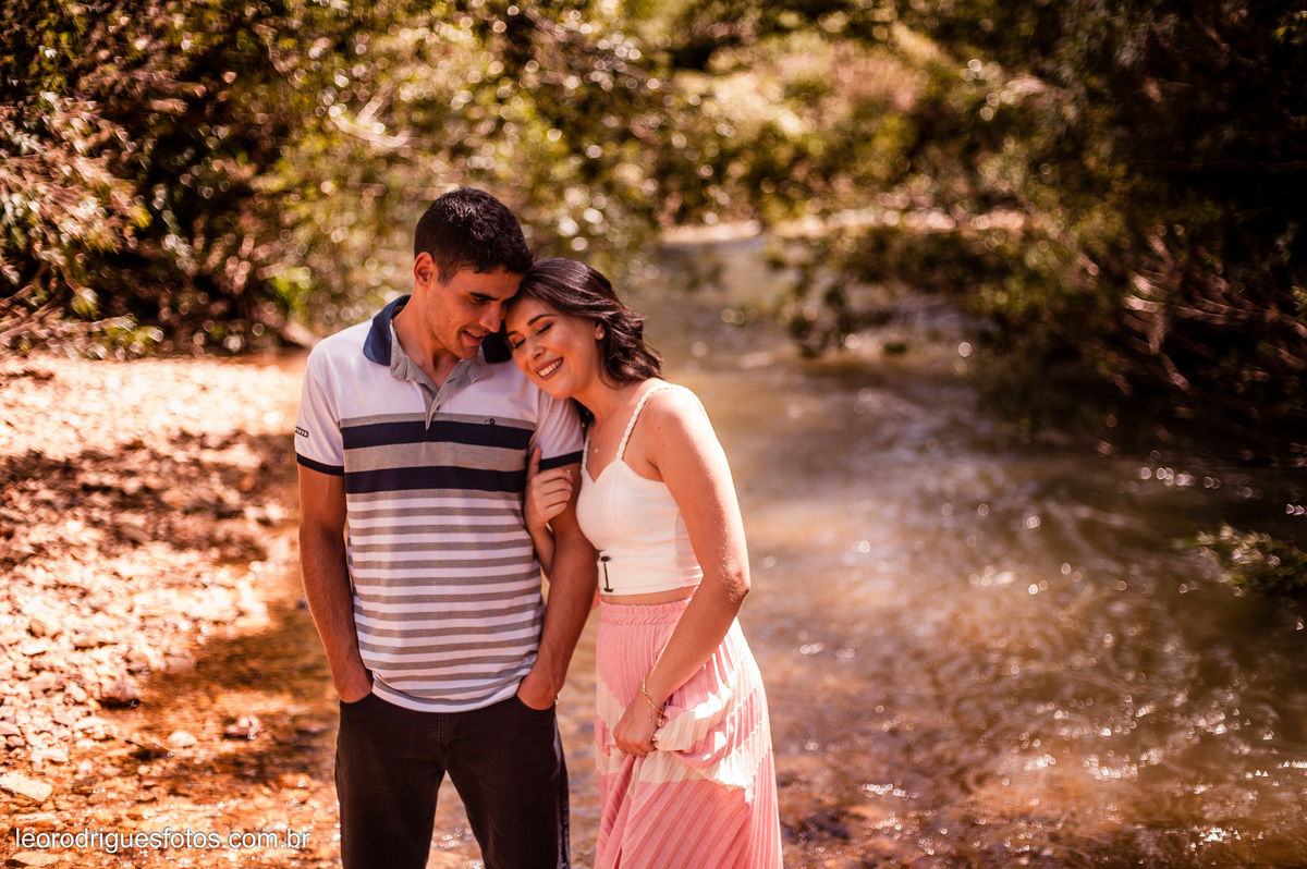 pré wedding, pré casamento, pré fotos, fotos de casais, serra da canastra mg, pré wedding serra da canastra mg, desemboque, fotos criativas de pré wedding, fotos criativas de casais, fotos na serra da canastra mg, fotos no desemboque mg