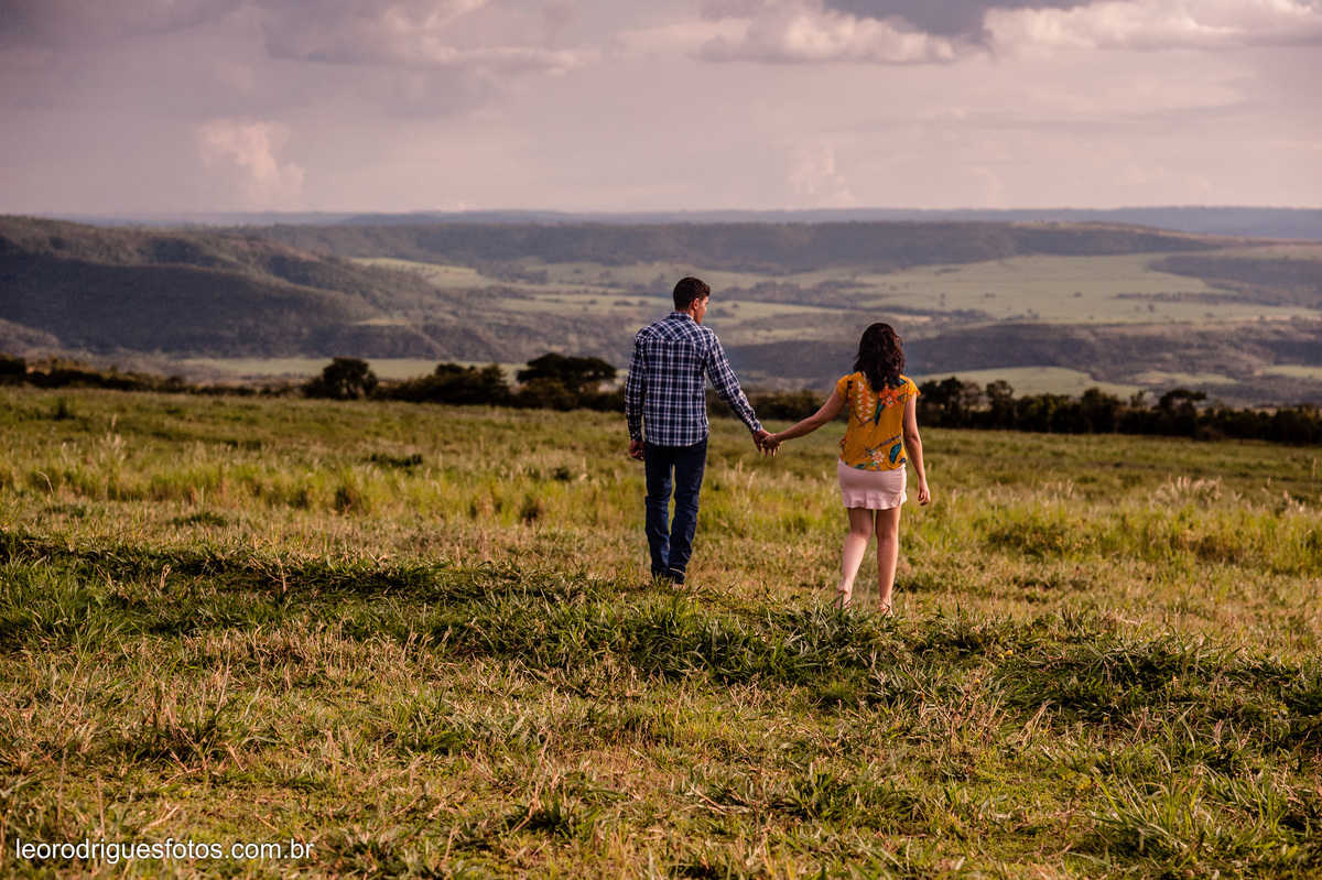 pré wedding, pré casamento, pré fotos, fotos de casais, serra da canastra mg, pré wedding serra da canastra mg, desemboque, fotos criativas de pré wedding, fotos criativas de casais, fotos na serra da canastra mg, fotos no desemboque mg