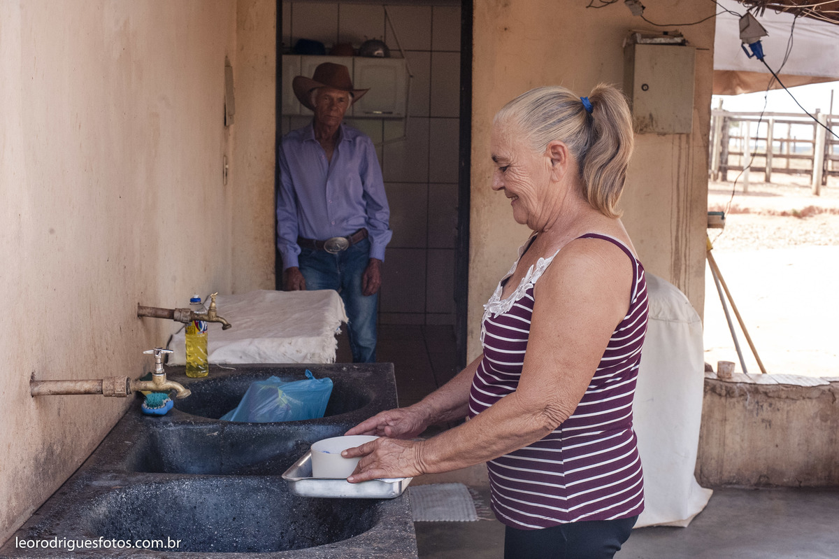 bodas de ouro, fotos bodas de ouro, fotos em fazenda, fotos criativas de bodas de ouro, fotos 50 anos de casado, noiva, noivo, fazenda, veríssimo mg
