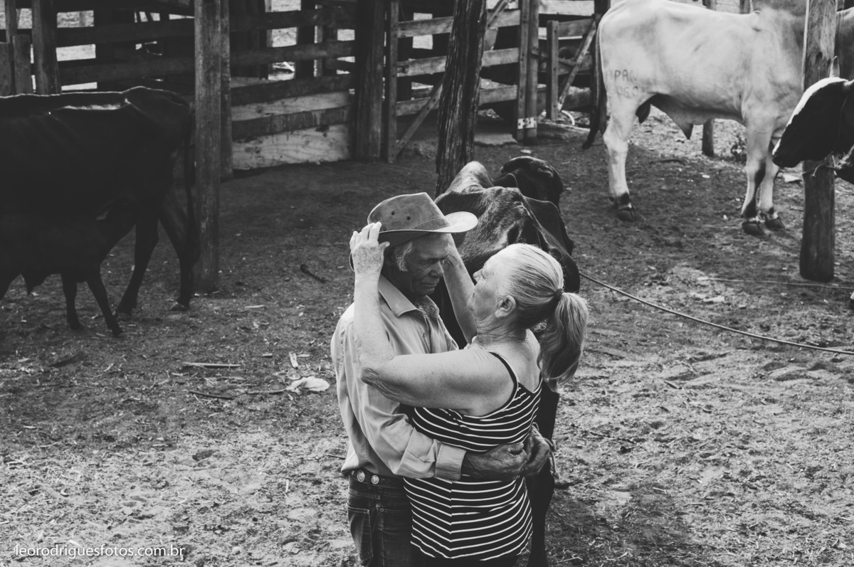 bodas de ouro, fotos bodas de ouro, fotos em fazenda, fotos criativas de bodas de ouro, fotos 50 anos de casado, noiva, noivo, fazenda, veríssimo mg