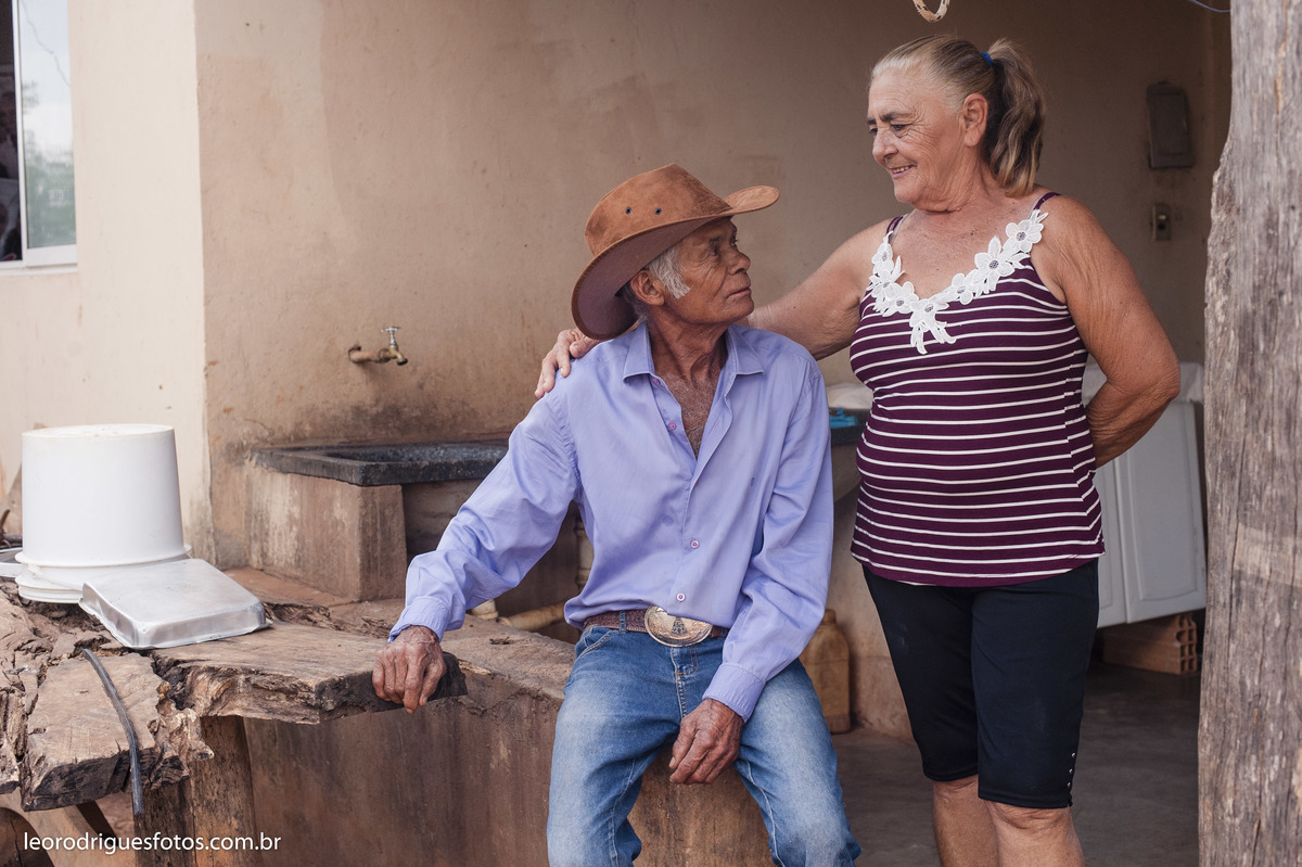 bodas de ouro, fotos bodas de ouro, fotos em fazenda, fotos criativas de bodas de ouro, fotos 50 anos de casado, noiva, noivo, fazenda, veríssimo mg