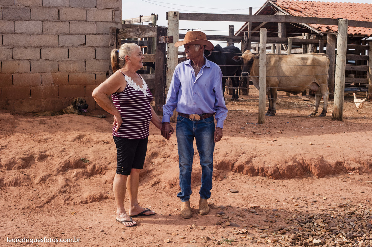 bodas de ouro, fotos bodas de ouro, fotos em fazenda, fotos criativas de bodas de ouro, fotos 50 anos de casado, noiva, noivo, fazenda, veríssimo mg