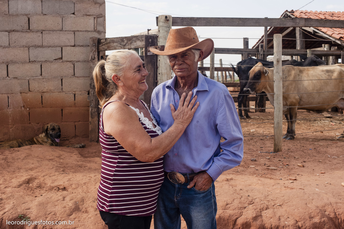 bodas de ouro, fotos bodas de ouro, fotos em fazenda, fotos criativas de bodas de ouro, fotos 50 anos de casado, noiva, noivo, fazenda, veríssimo mg
