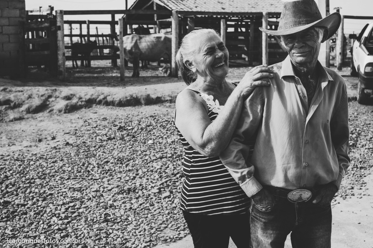 bodas de ouro, fotos bodas de ouro, fotos em fazenda, fotos criativas de bodas de ouro, fotos 50 anos de casado, noiva, noivo, fazenda, veríssimo mg