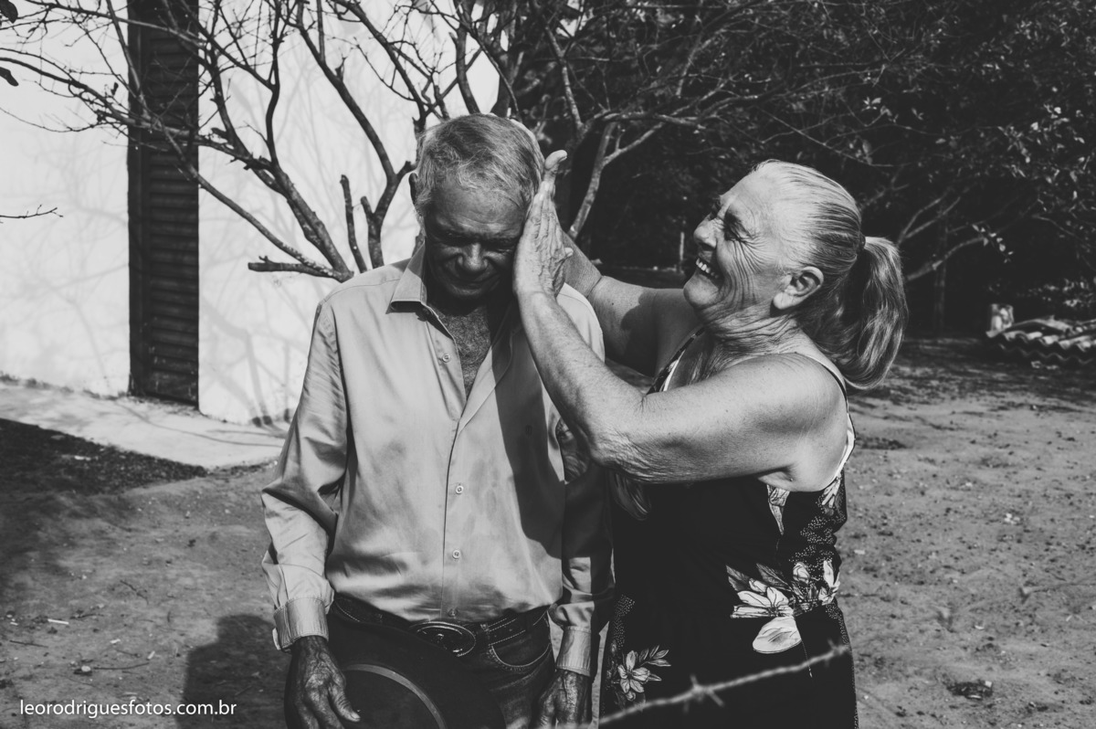 bodas de ouro, fotos bodas de ouro, fotos em fazenda, fotos criativas de bodas de ouro, fotos 50 anos de casado, noiva, noivo, fazenda, veríssimo mg