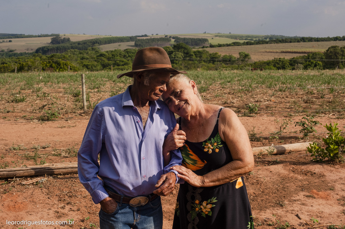 bodas de ouro, fotos bodas de ouro, fotos em fazenda, fotos criativas de bodas de ouro, fotos 50 anos de casado, noiva, noivo, fazenda, veríssimo mg