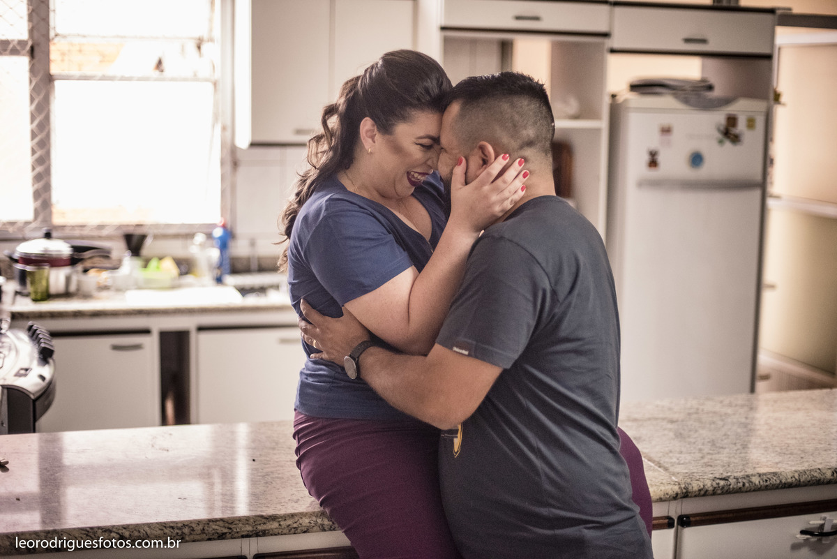 pré wedding, pré casamento, book de casal, fotos criativas de casais, book, pré wedding no mercado municipal de uberaba mg, pré wedding em supermecado, pré wedding em casa, pré wedding com cachorro