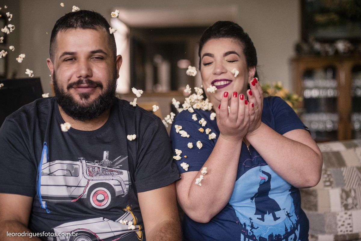 pré wedding, pré casamento, book de casal, fotos criativas de casais, book, pré wedding no mercado municipal de uberaba mg, pré wedding em supermecado, pré wedding em casa, pré wedding com cachorro