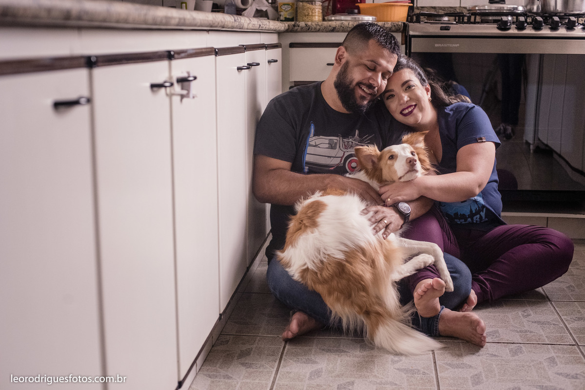 pré wedding, pré casamento, book de casal, fotos criativas de casais, book, pré wedding no mercado municipal de uberaba mg, pré wedding em supermecado, pré wedding em casa, pré wedding com cachorropré wedding, pré casamento, book de casal, fotos criativas