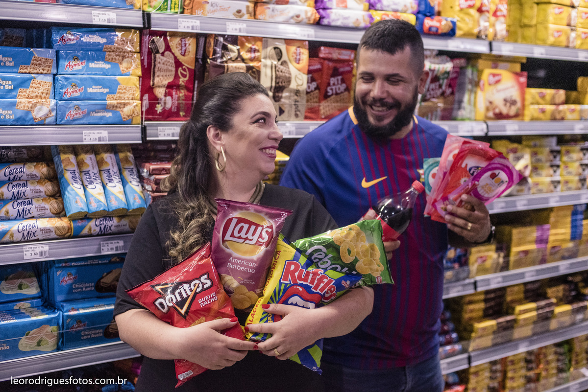 pré wedding, pré casamento, book de casal, fotos criativas de casais, book, pré wedding no mercado municipal de uberaba mg, pré wedding em supermecado, pré wedding em casa, pré wedding com cachorro