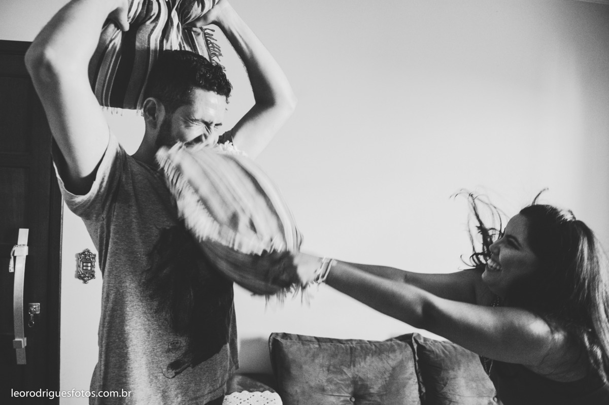 pré wedding, pré casamento, fotos de casais jogando videogame, videogame, jogo de futebol americado, narguile, fotos de casais, casais, uberaba mg, fotos criativas de casais