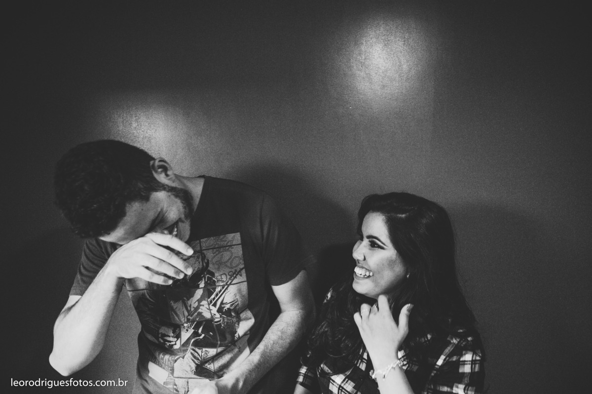 pré wedding, pré casamento, fotos de casais jogando videogame, videogame, jogo de futebol americado, narguile, fotos de casais, casais, uberaba mg, fotos criativas de casais