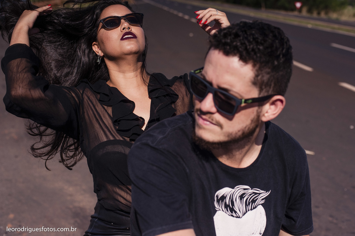 pré wedding, pré casamento, fotos de casais jogando videogame, videogame, jogo de futebol americado, narguile, fotos de casais, casais, uberaba mg, fotos criativas de casais