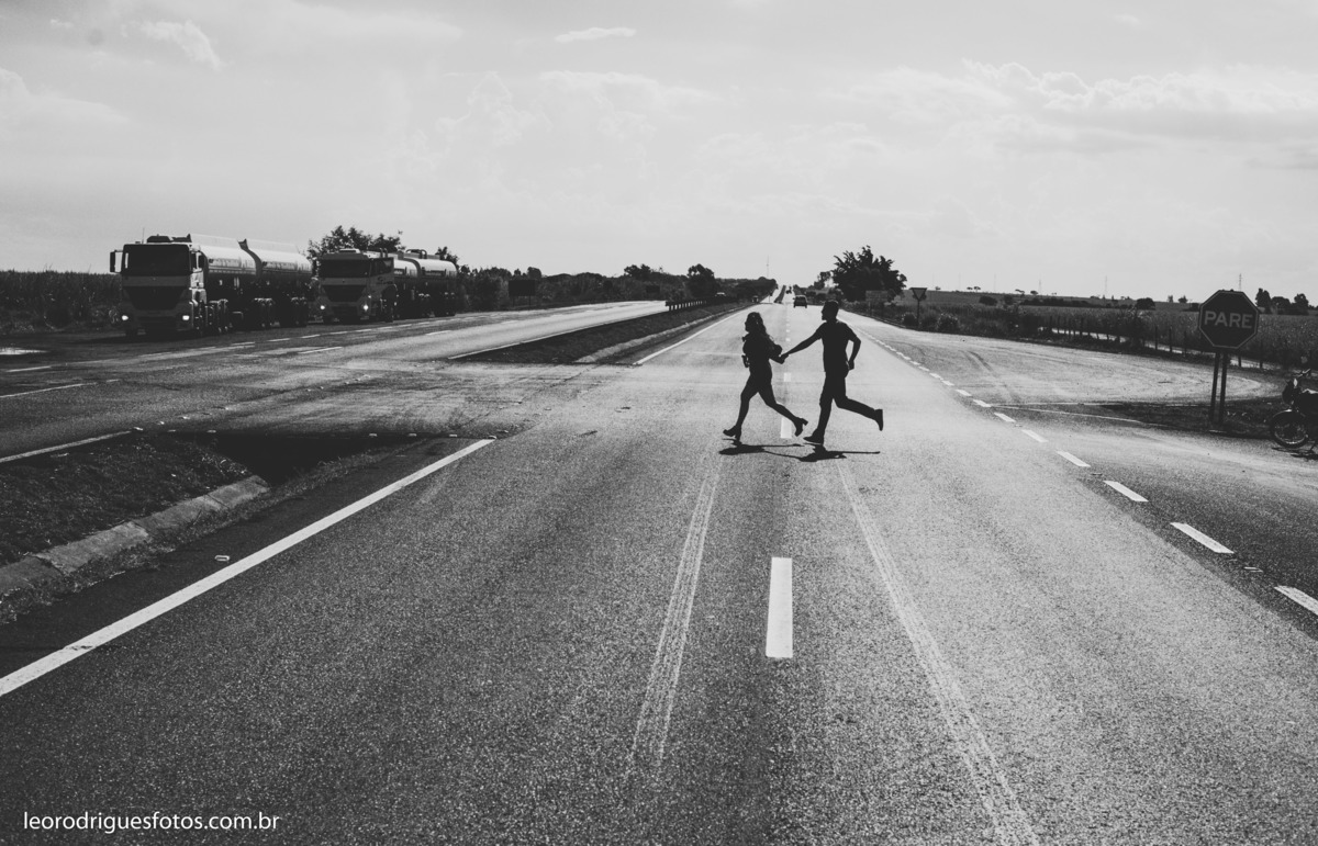 pré wedding, pré casamento, fotos de casais jogando videogame, videogame, jogo de futebol americado, narguile, fotos de casais, casais, uberaba mg, fotos criativas de casais