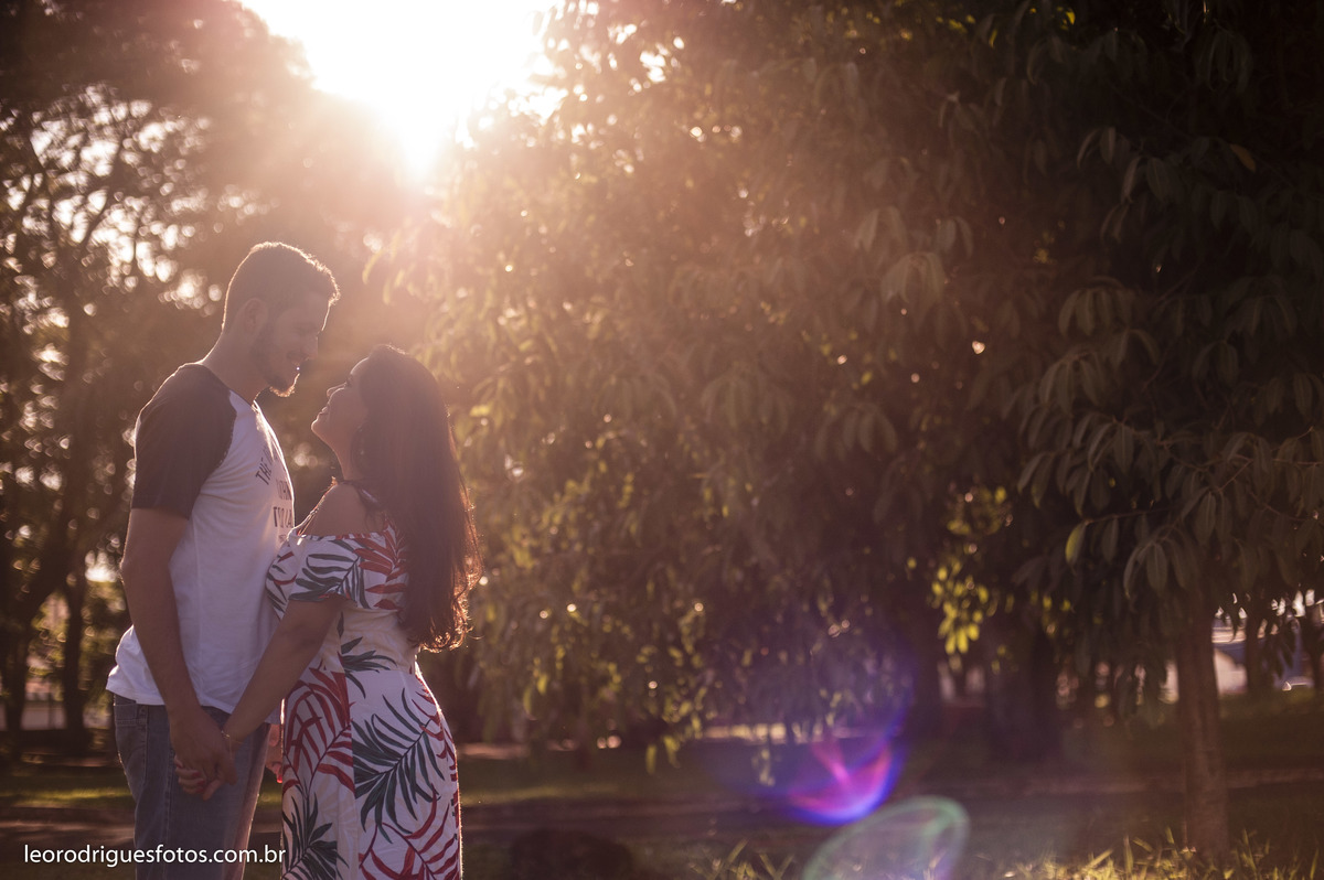 pré wedding, pré casamento, fotos de casais jogando videogame, videogame, jogo de futebol americado, narguile, fotos de casais, casais, uberaba mg, fotos criativas de casais