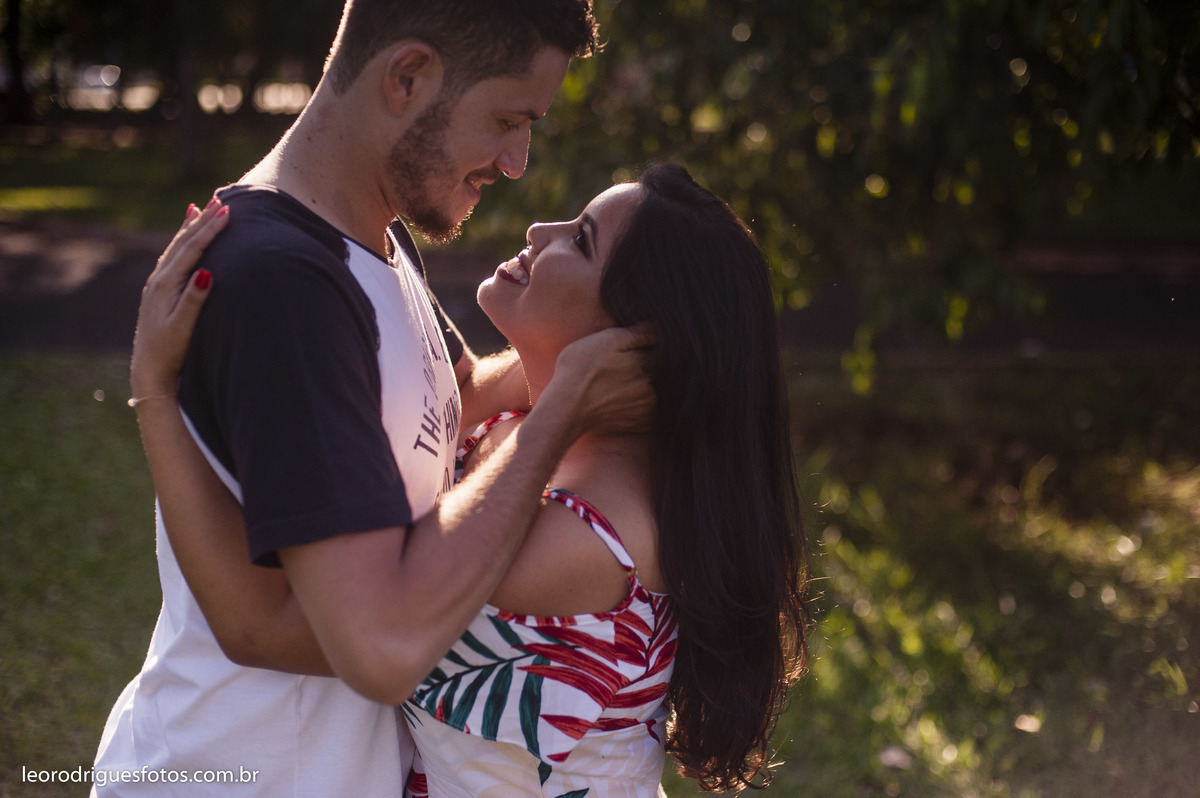 pré wedding, pré casamento, fotos de casais jogando videogame, videogame, jogo de futebol americado, narguile, fotos de casais, casais, uberaba mg, fotos criativas de casais