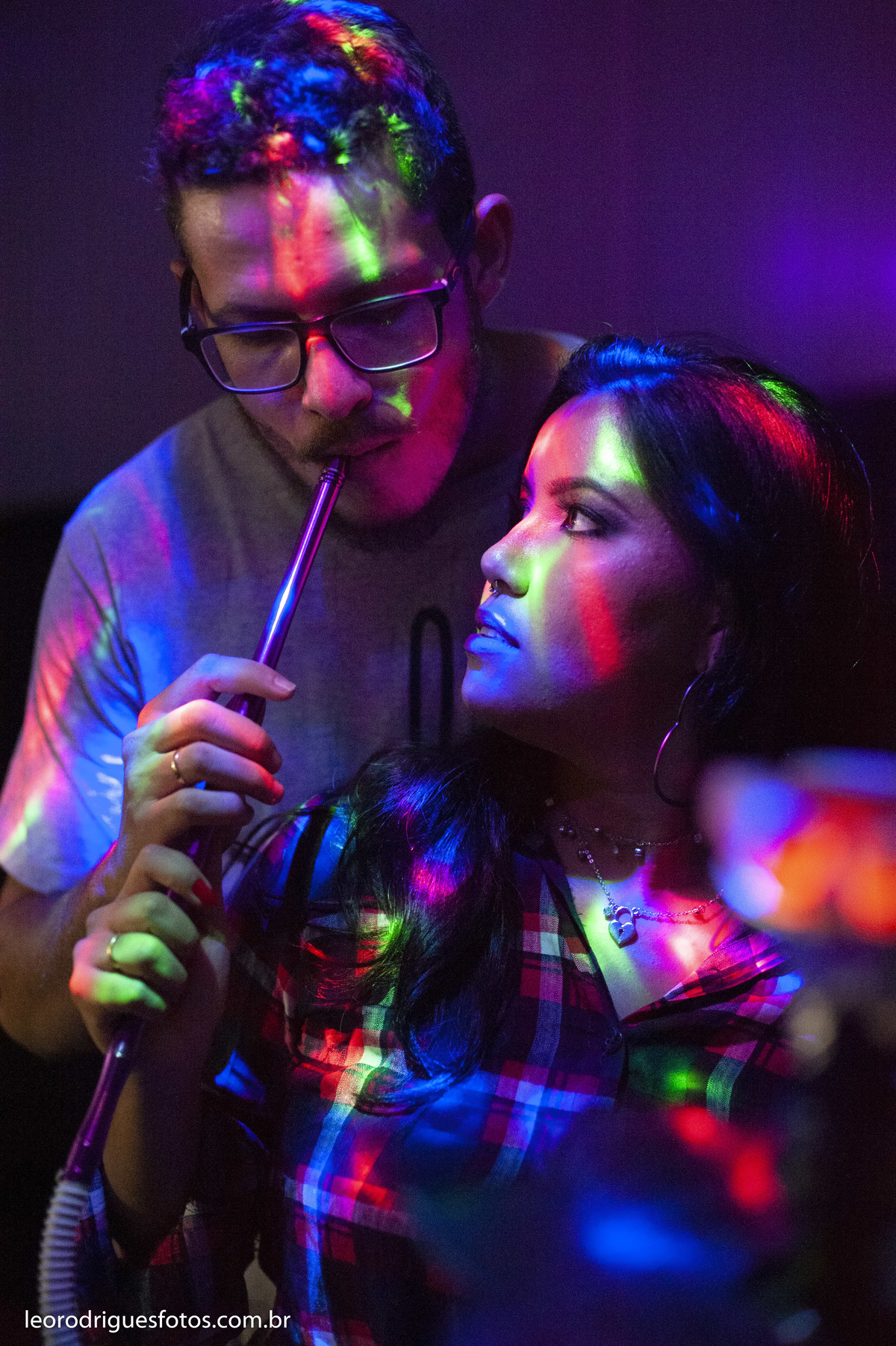 pré wedding, pré casamento, fotos de casais jogando videogame, videogame, jogo de futebol americado, narguile, fotos de casais, casais, uberaba mg, fotos criativas de casais