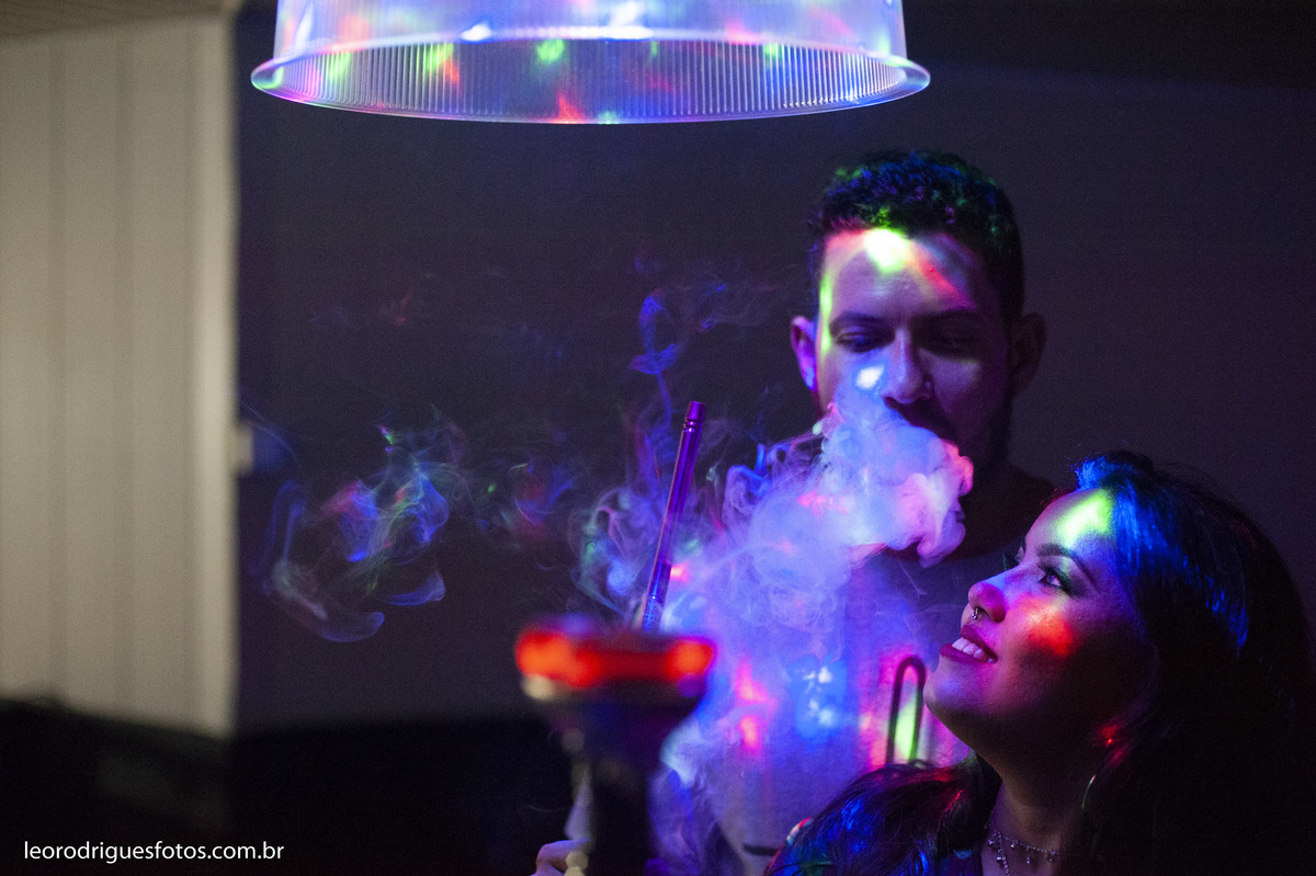 pré wedding, pré casamento, fotos de casais jogando videogame, videogame, jogo de futebol americado, narguile, fotos de casais, casais, uberaba mg, fotos criativas de casais