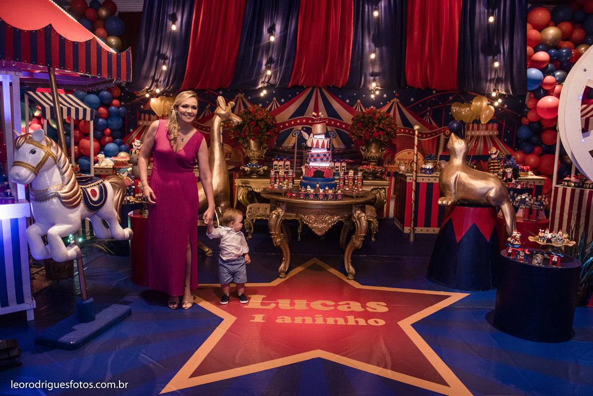um aninho, um ano, fotos de aniversario, fotos de circo, festa de um aninho de circo, fotos criativas de um aninho, Maison Blanche Buffet e Eventos Uberaba MG, fotos de criança, fotos de criança de circo, fotos