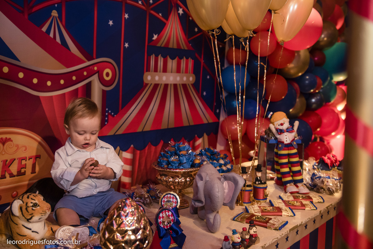 um aninho, um ano, fotos de aniversario, fotos de circo, festa de um aninho de circo, fotos criativas de um aninho, Maison Blanche Buffet e Eventos Uberaba MG, fotos de criança, fotos de criança de circo, fotos
