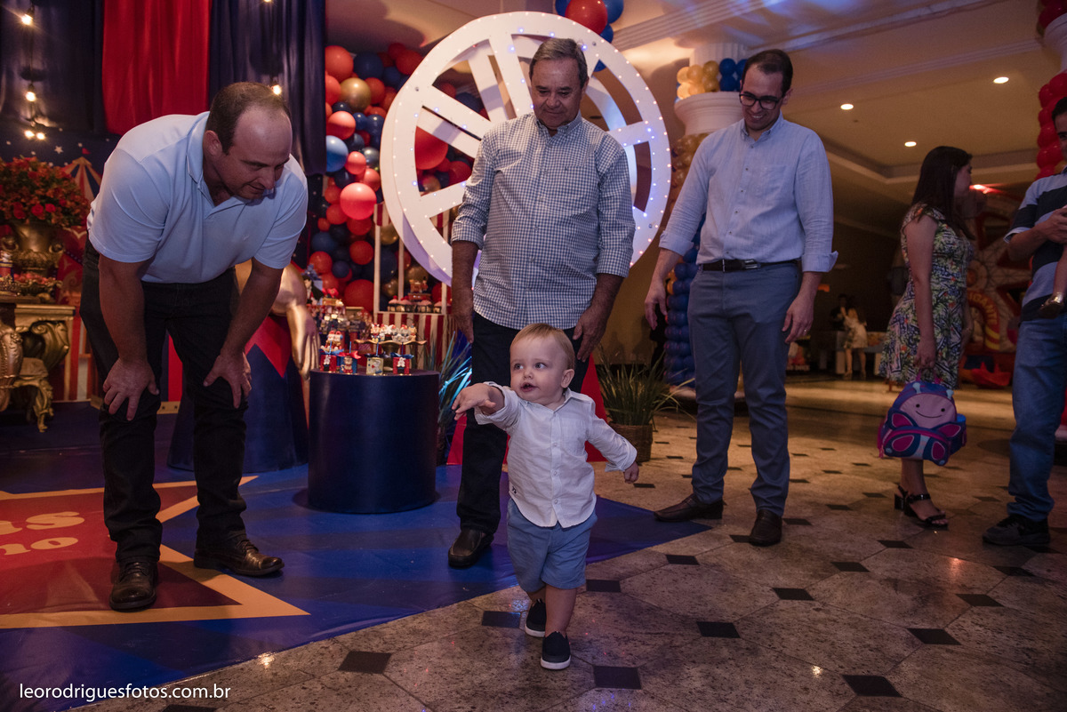 um aninho, um ano, fotos de aniversario, fotos de circo, festa de um aninho de circo, fotos criativas de um aninho, Maison Blanche Buffet e Eventos Uberaba MG, fotos de criança, fotos de criança de circo, fotos