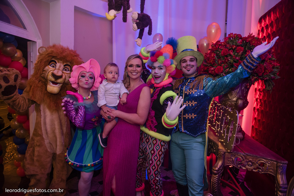 um aninho, um ano, fotos de aniversario, fotos de circo, festa de um aninho de circo, fotos criativas de um aninho, Maison Blanche Buffet e Eventos Uberaba MG, fotos de criança, fotos de criança de circo, fotos