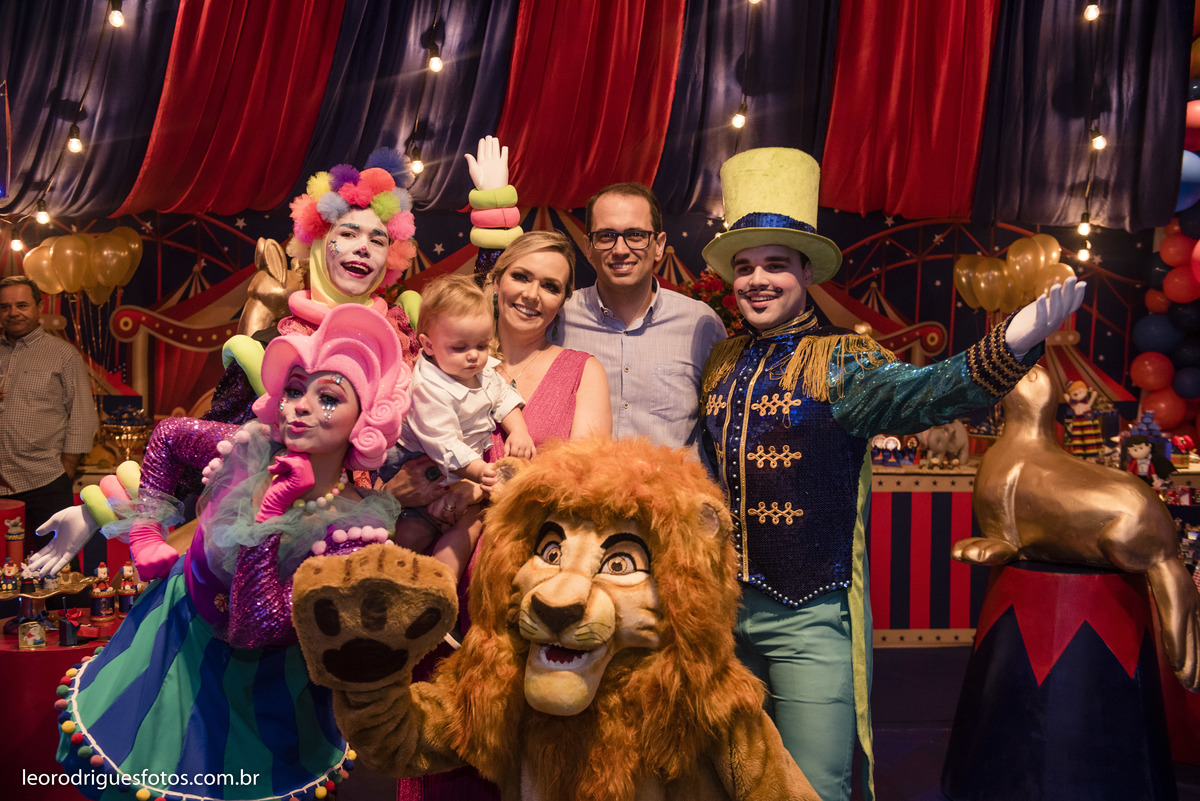 um aninho, um ano, fotos de aniversario, fotos de circo, festa de um aninho de circo, fotos criativas de um aninho, Maison Blanche Buffet e Eventos Uberaba MG, fotos de criança, fotos de criança de circo, fotos