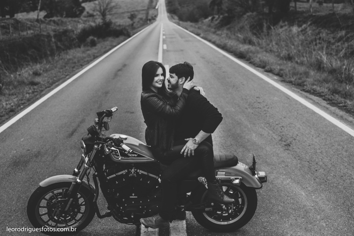 wedding, pré casamento, book de casal,  book, pré wedding são Gotardo minas gerais, são gotardo minhas gerais, fotos criativas de pré wedding, book pré wedding, fotos de pré wedding de motocross, fotos de pré wedding de moto