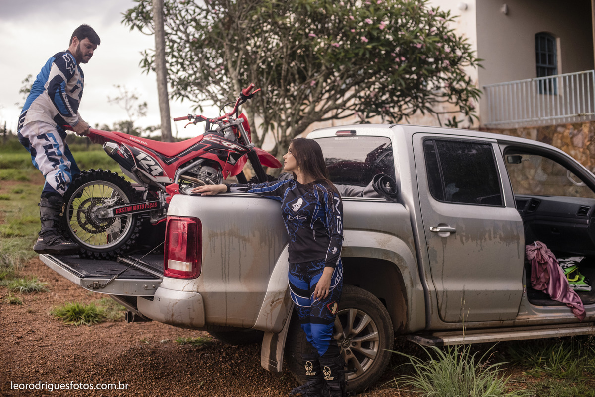 wedding, pré casamento, book de casal,  book, pré wedding são Gotardo minas gerais, são gotardo minhas gerais, fotos criativas de pré wedding, book pré wedding, fotos de pré wedding de motocross, fotos de pré wedding de moto