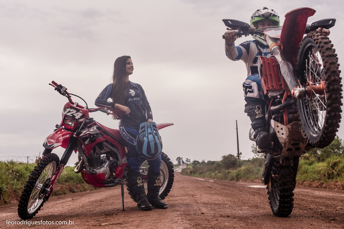 wedding, pré casamento, book de casal,  book, pré wedding são Gotardo minas gerais, são gotardo minhas gerais, fotos criativas de pré wedding, book pré wedding, fotos de pré wedding de motocross, fotos de pré wedding de moto