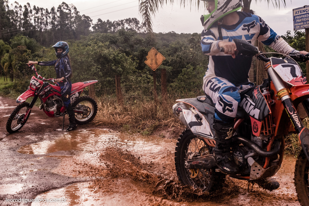 wedding, pré casamento, book de casal,  book, pré wedding são Gotardo minas gerais, são gotardo minhas gerais, fotos criativas de pré wedding, book pré wedding, fotos de pré wedding de motocross, fotos de pré wedding de moto