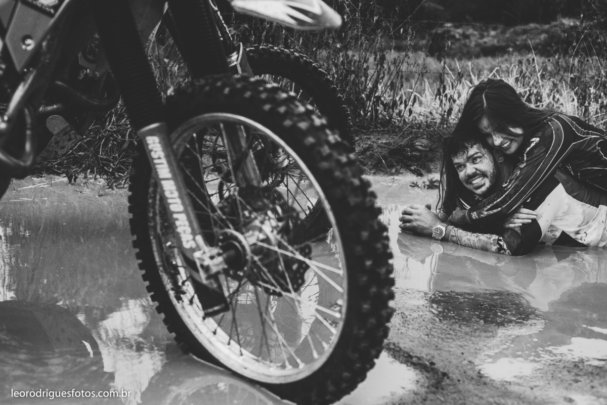 wedding, pré casamento, book de casal,  book, pré wedding são Gotardo minas gerais, são gotardo minhas gerais, fotos criativas de pré wedding, book pré wedding, fotos de pré wedding de motocross, fotos de pré wedding de moto