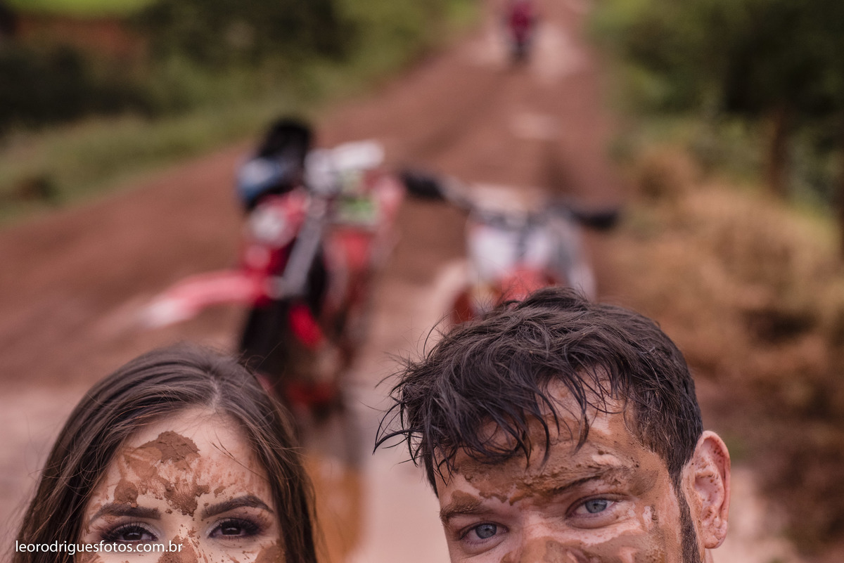 wedding, pré casamento, book de casal,  book, pré wedding são Gotardo minas gerais, são gotardo minhas gerais, fotos criativas de pré wedding, book pré wedding, fotos de pré wedding de motocross, fotos de pré wedding de moto
