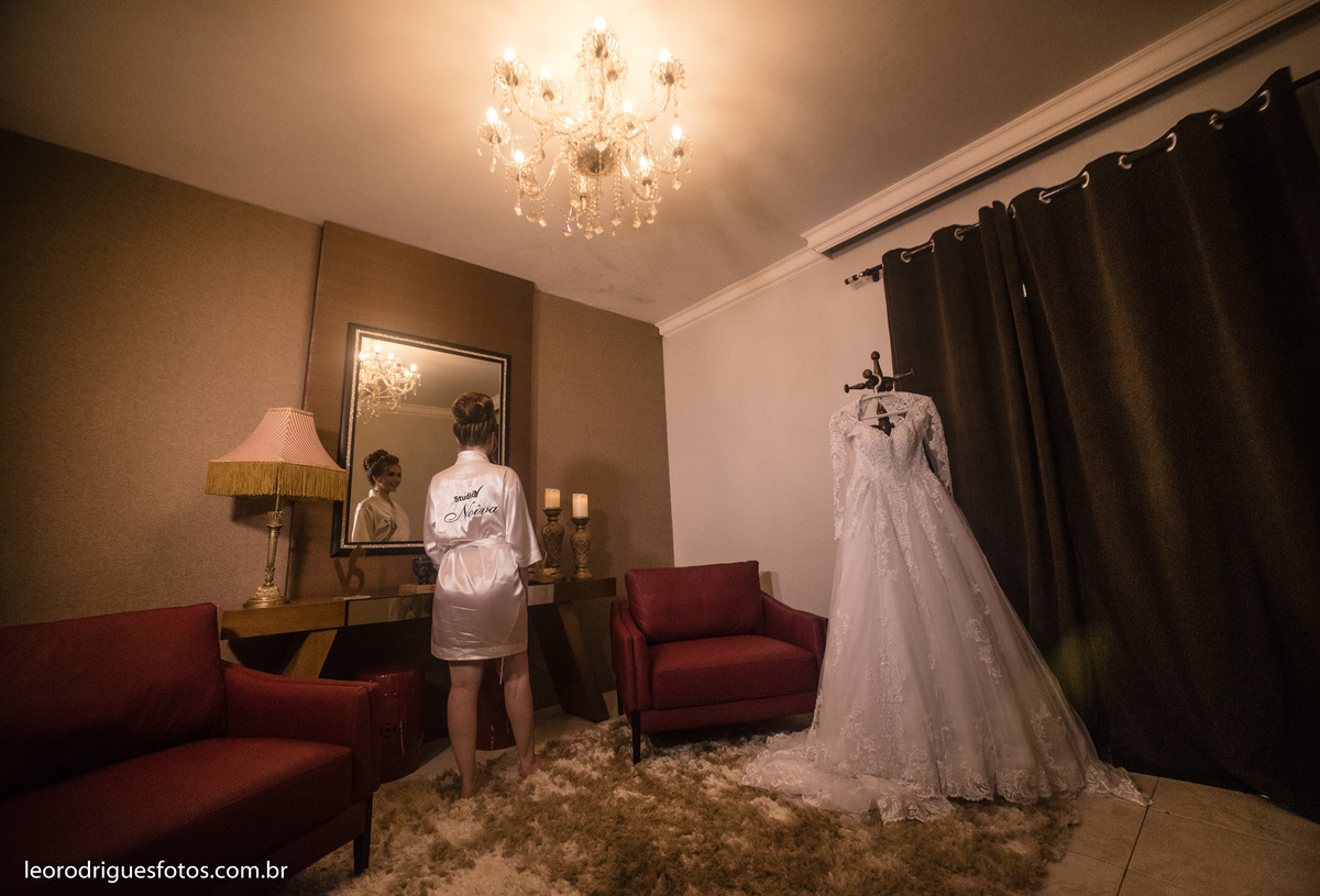 wedding, casamento, noiva, noivo, fotos criativas de casamento, vestido da noiva, terno do noivo, religioso, igreja catedral de uberaba mg, casamento uberaba mg, uberaba mg, sapato da noiva, sapato do noivo, buquê da noiva