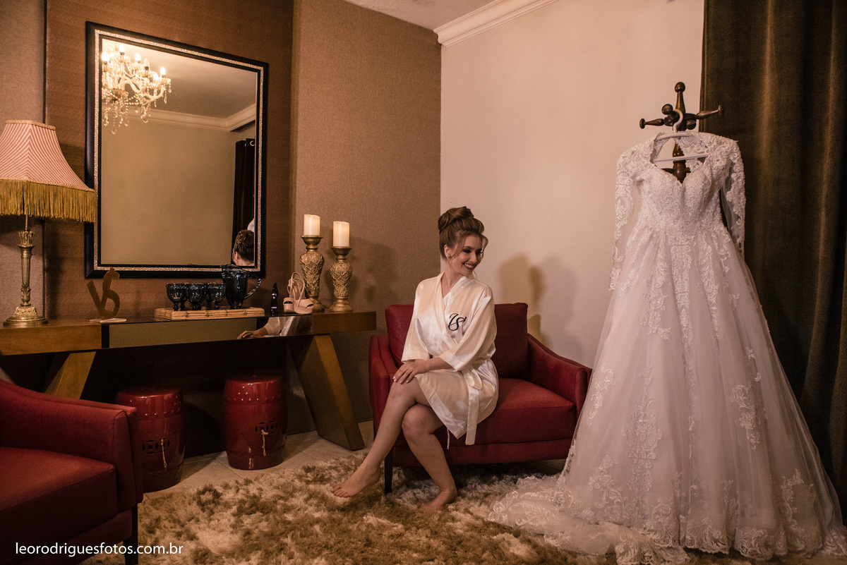 wedding, casamento, noiva, noivo, fotos criativas de casamento, vestido da noiva, terno do noivo, religioso, igreja catedral de uberaba mg, casamento uberaba mg, uberaba mg, sapato da noiva, sapato do noivo, buquê da noiva