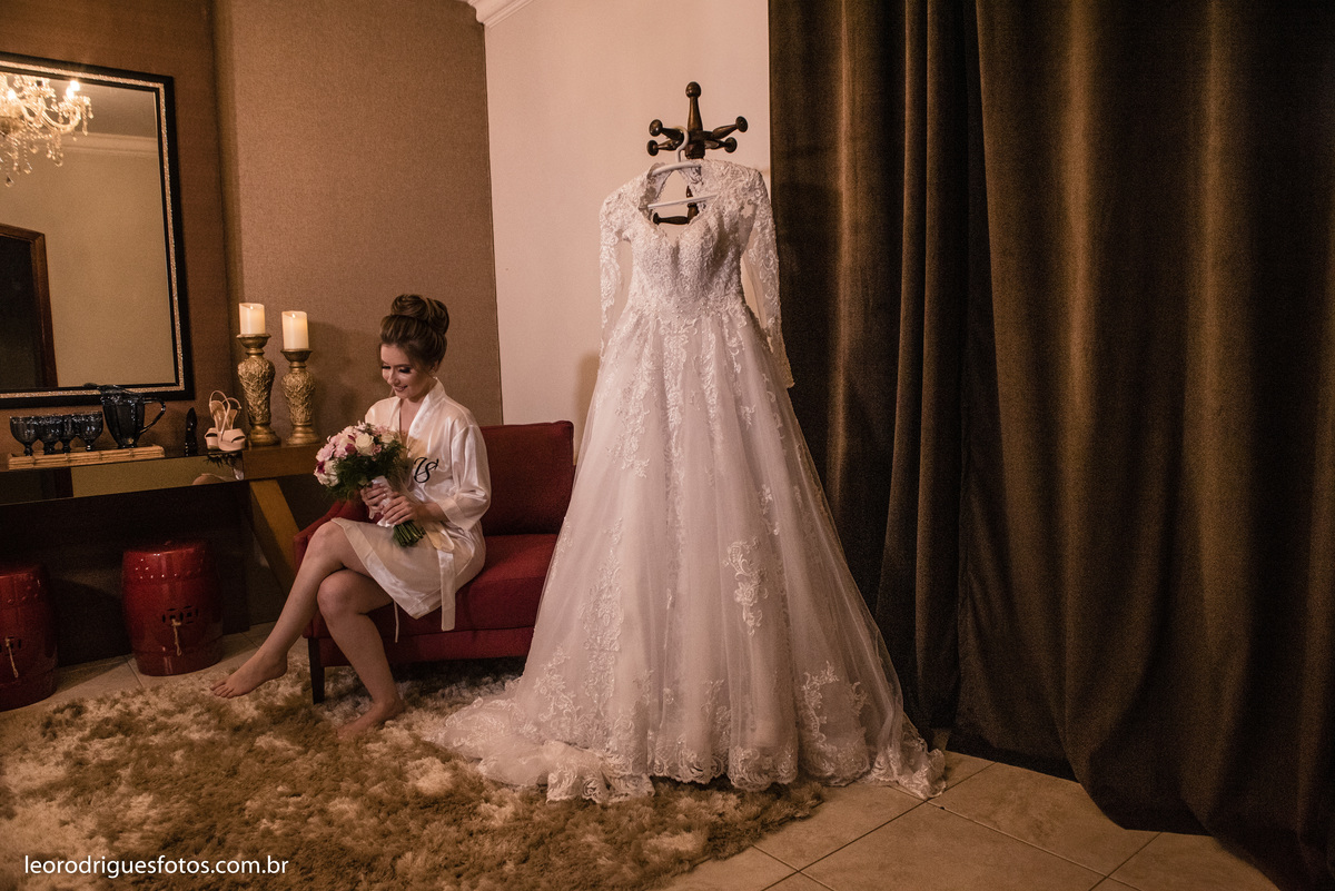 wedding, casamento, noiva, noivo, fotos criativas de casamento, vestido da noiva, terno do noivo, religioso, igreja catedral de uberaba mg, casamento uberaba mg, uberaba mg, sapato da noiva, sapato do noivo, buquê da noiva