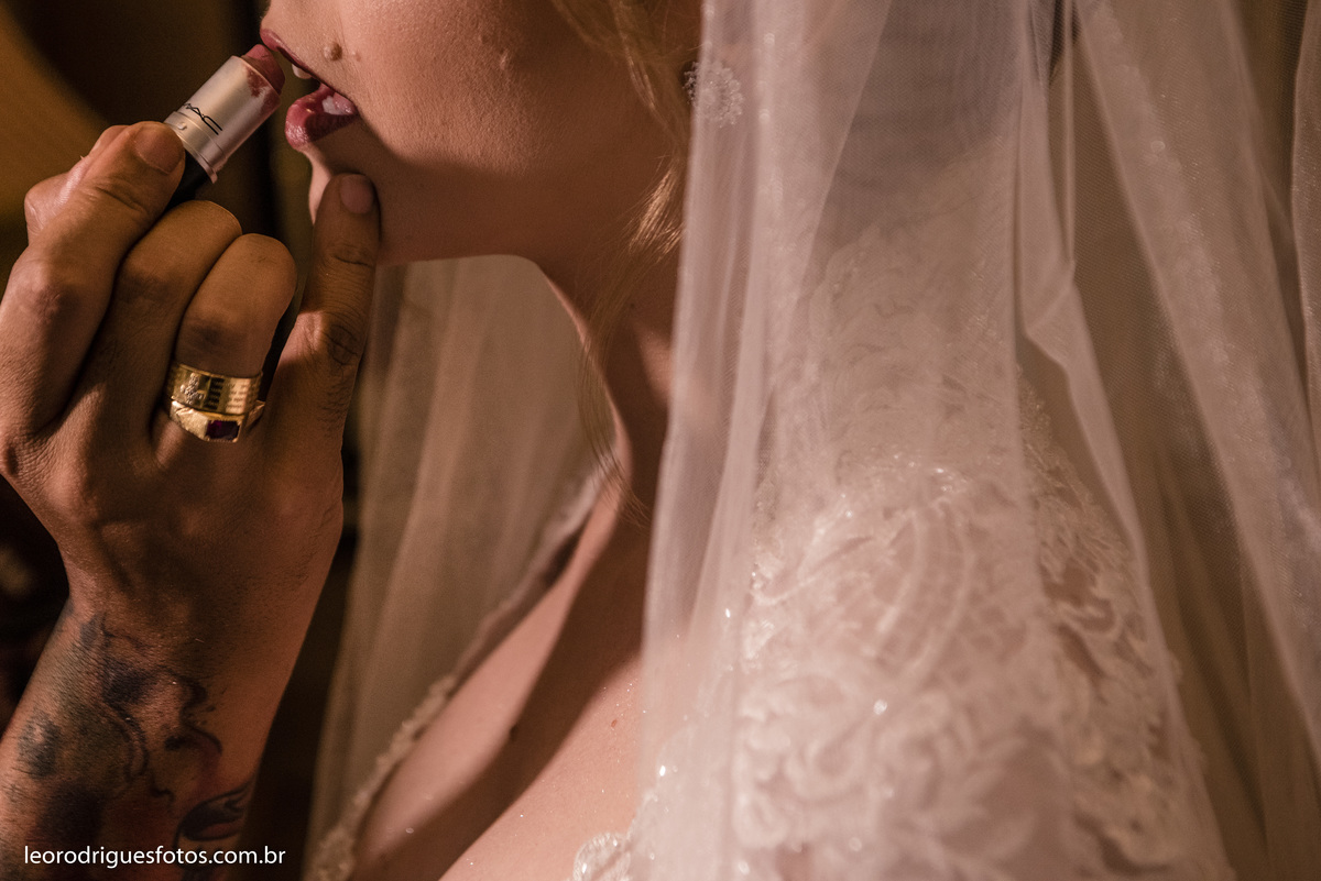 wedding, casamento, noiva, noivo, fotos criativas de casamento, vestido da noiva, terno do noivo, religioso, igreja catedral de uberaba mg, casamento uberaba mg, uberaba mg, sapato da noiva, sapato do noivo, buquê da noiva